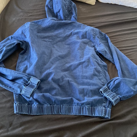 Has pockets - Picture 5 of 6